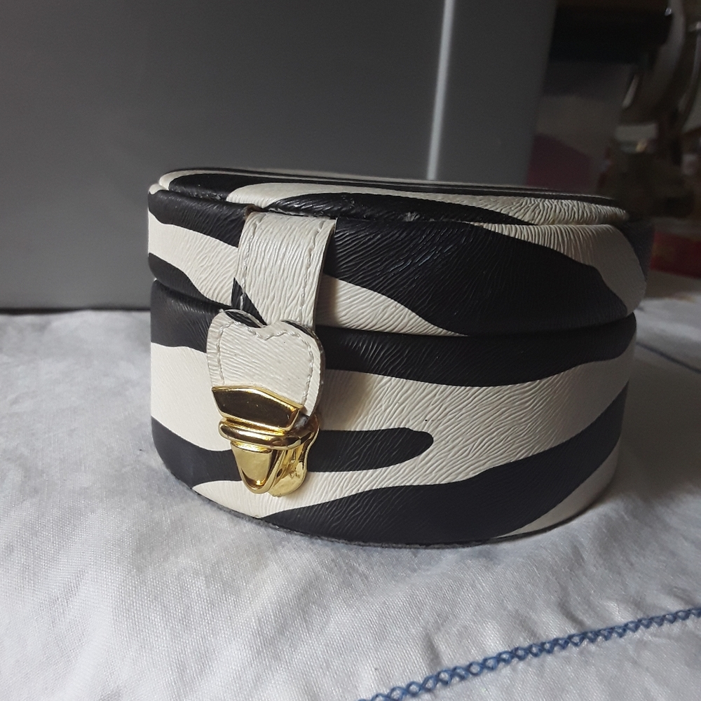 Jewelry case